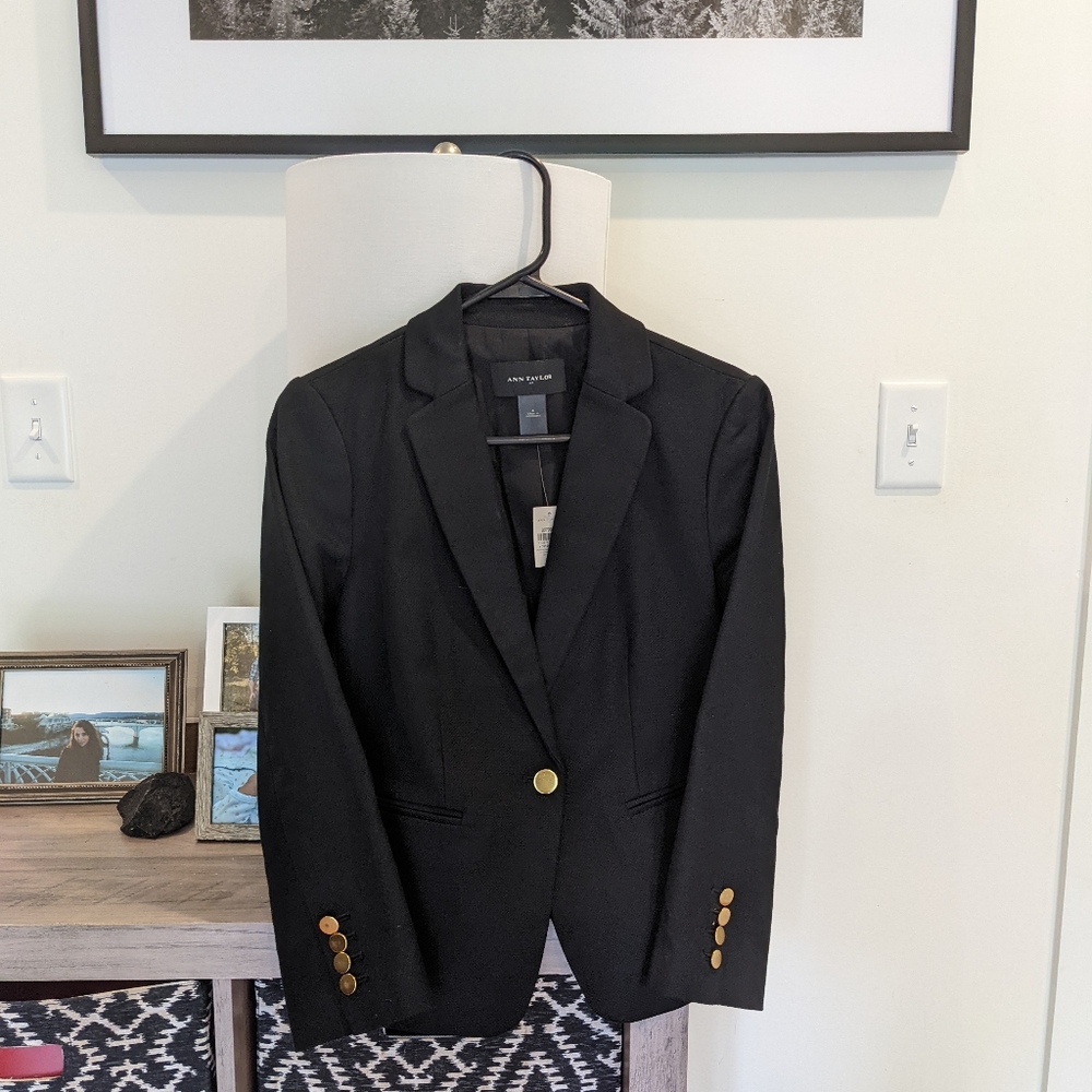 Sz 4 NWT Ann Taylor blazer.